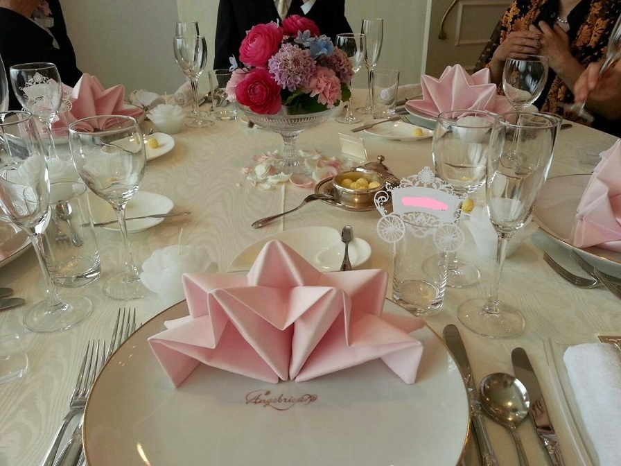 テーブルコーディネート星形のナプキン ステキな結婚式 ステキな生活